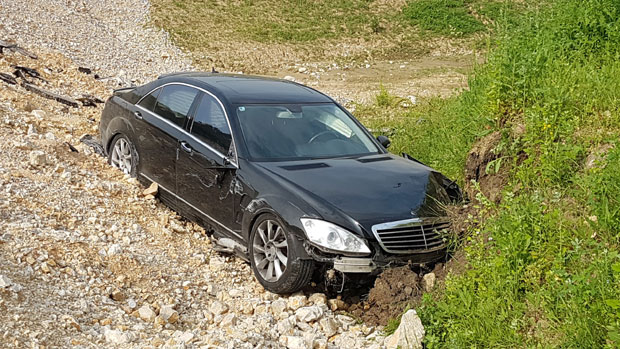 Кустурица повређен у удесу, није у животној опасности (ФОТО)